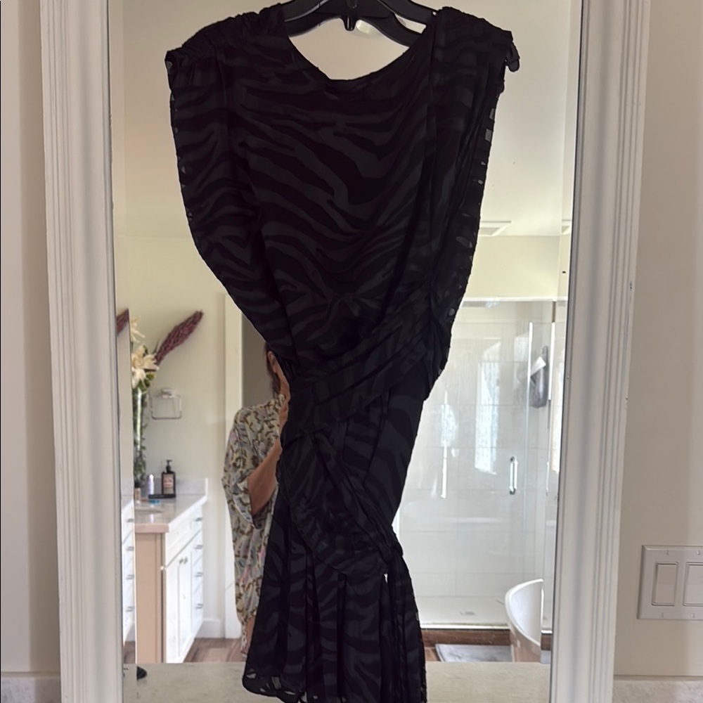 Alice + Olivia Black Patterned Long Sleeve Dress - Picture 5 of 8